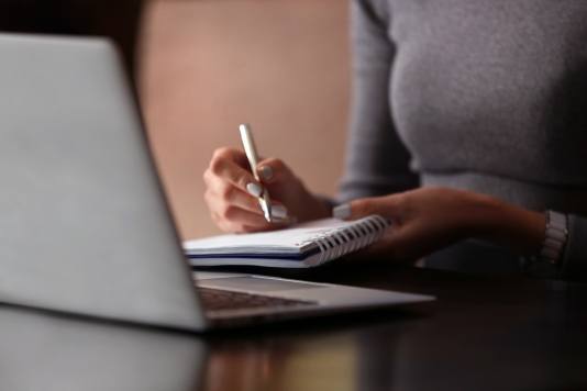 How to streamline your customer interviews with note taking and automated reporting