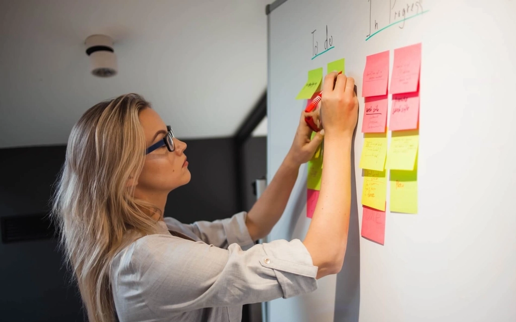 UX researcher organizing user feedback from in person user testing