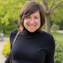 Ali Kelly headshot.png